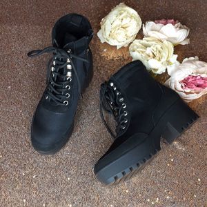 Aqua  Go Lug Sole Block Heel Ankle Boots 6